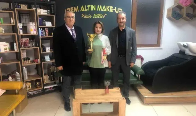 Başkan Arslan, Türkiye 3.'sü olan bayan kuaförü kutladı