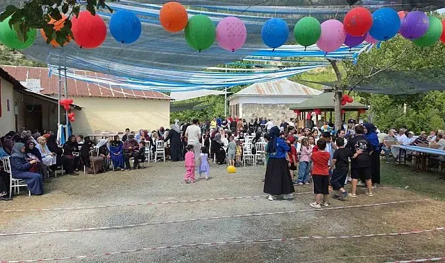 İspir Yeşilyurt'ta binlerce kişi aile pikniğinde buluştu: Geleneksel şenlikte coşku zirvede