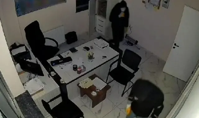 Arkadaşıyla birlikte, 1 gün çalışıp, ayrıldığı iş yerini soydu