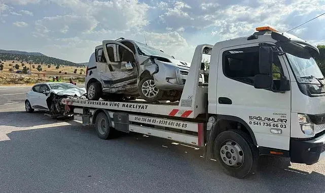 İki otomobilin çarpıştığı kazada 5 kişi yaralandı