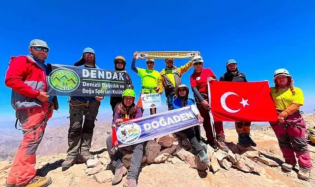 Denizlili dağcılar Hakkâri'de zirve yaptı