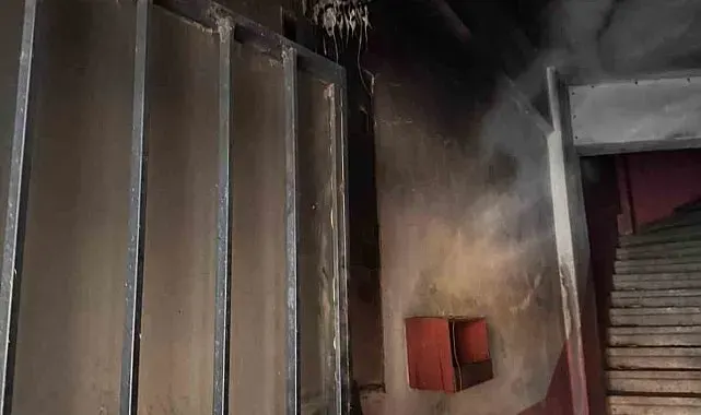 Silivri Sahili'nde apartman yangını: Mahsur kalanlar balkonlardan kurtarıldı