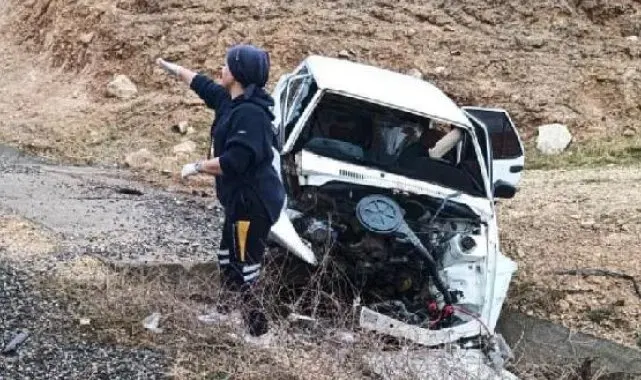 Otomobil su kanalına düştü: 5 yaralı