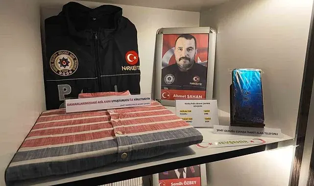 Şehit polis memurunun saçma isabet eden telefonu müzede görenleri duygulandırıyor