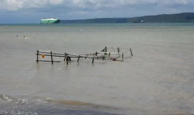 Çanakkale'de fırtına; 3 balıkçı teknesi battı