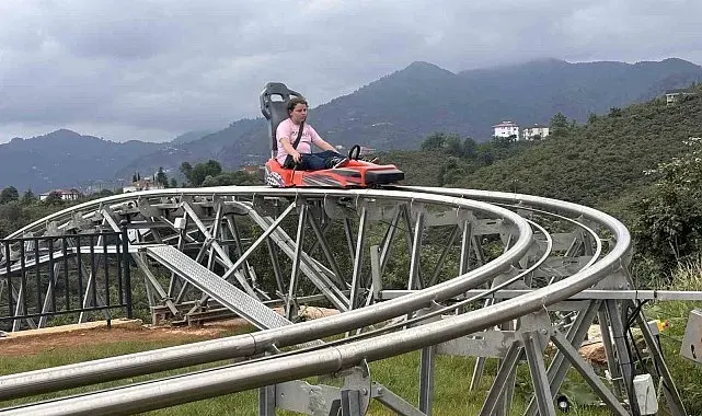 Trabzon'da dağ kızağına turist akını: Metrelerce kuyruk oluşuyor