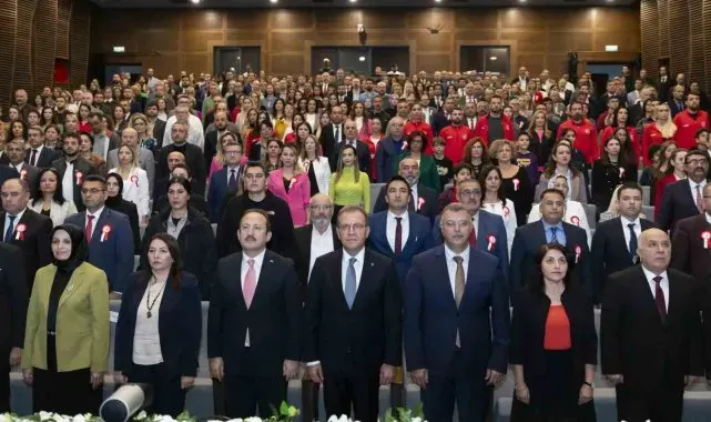 Başkan Seçer: "Öğretmenlerimizden devraldığımız bayrağı çok daha iyi noktalara taşıyacağız"