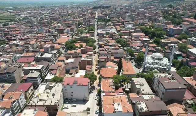 Alaşehir'in prestij caddesinde sıra üst yapıda
