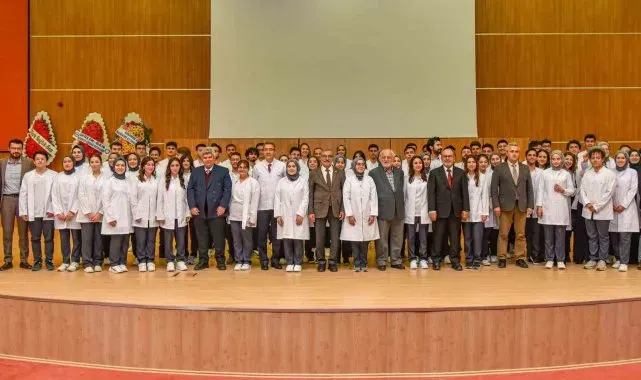 KMÜ'de genç diş hekimleri beyaz önlük giydi
