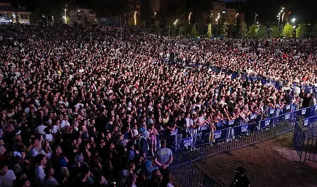 Karabük'te 30 bin kişi aynı coşkuda buluştu: Hakan Peker ve Sefo sahneyi salladı