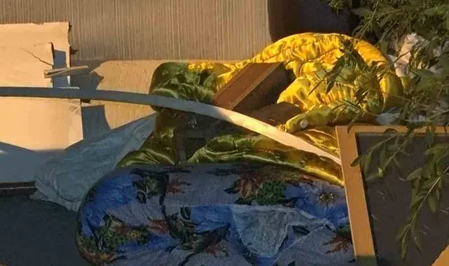 Başkent'te vatandaşlar çöp konteynerlerin yanına bırakılan eşyaların toplanmamasına tepki gösterdi
