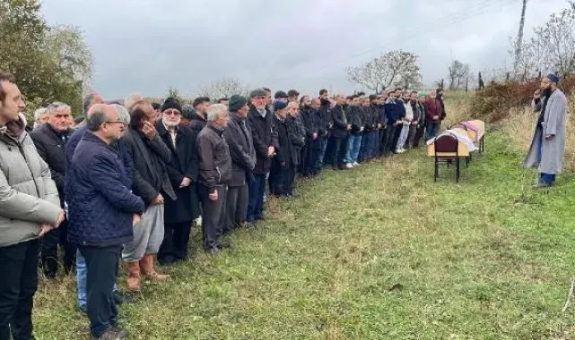 Kocaeli'de eşi ve oğlunu öldürüp, intihar etmişti; cenazeler Sinop'ta defnedildi