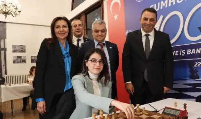 Satrancın ustaları hamlelerini Cumhuriyetin 100. yılı için yapıyor
