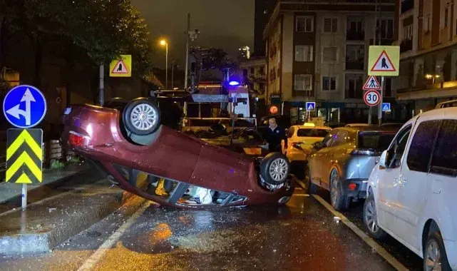 Şişli'de sürücü dehşeti: Patlak lastiğe aldırış etmeden yola devam etti, refüje çıkarak takla attı