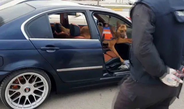 Jandarmanın şüphelendiği araçta uyuşturucu çıktı