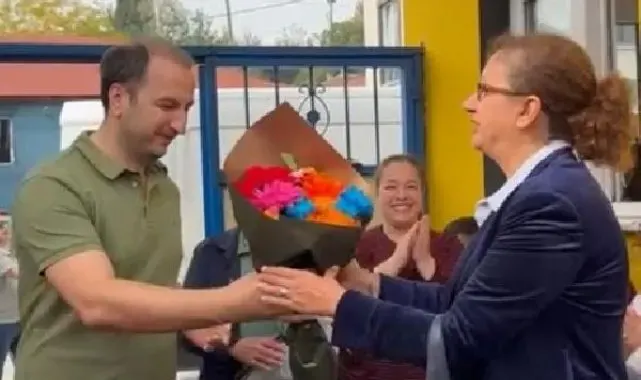 Ömürlerinin 30 yılını öğrencilerine adayan öğretmenler alkışlar eşliğinde emekli oldu