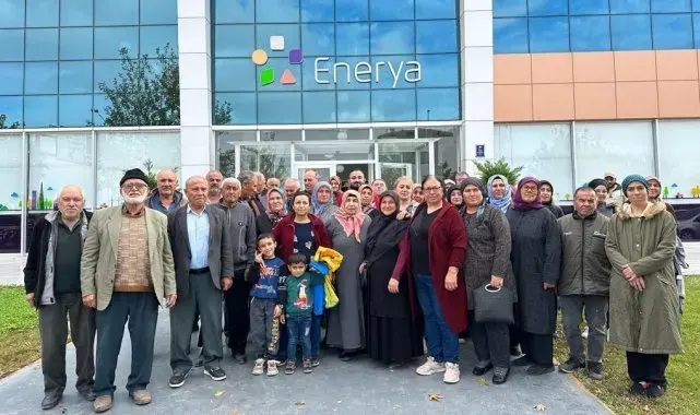 Doğalgaza kavuşamayan mahalleli Enerya önünde eylem yaptı