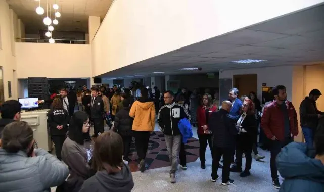 Pursaklar'da "Siyahlı Kadın" tiyatro oyunu kapalı gişe oynandı