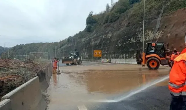 Heyelan riski nedeniyle kapatılan Anadolu Otoyolu, 17 saat sonra ulaşıma açıldı