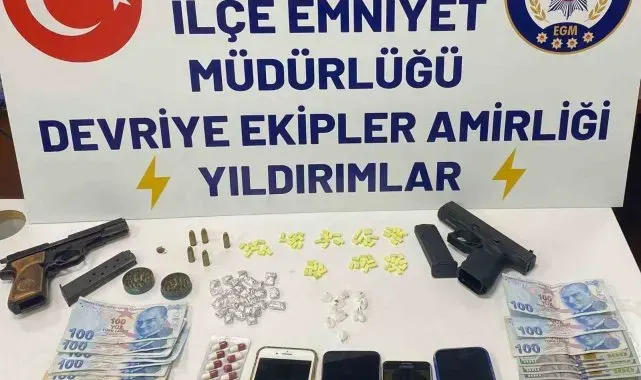 Bağcılar'da uyuşturucu denetiminde araçtan 13,44 gram taş kokain çıktı