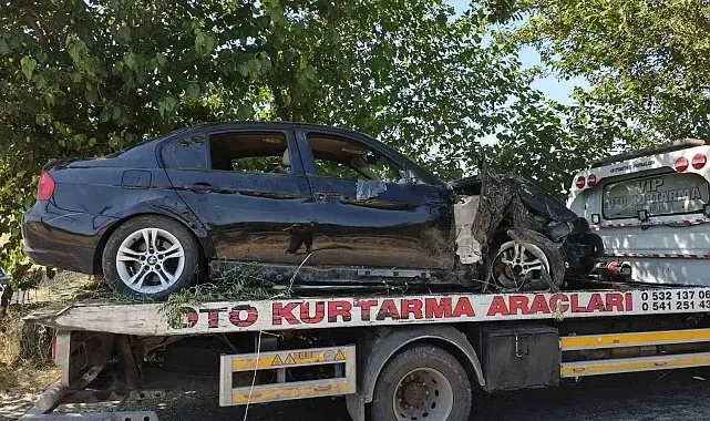 Otomobil kontrolden çıkıp ağaca çarptı, faciadan dönüldü