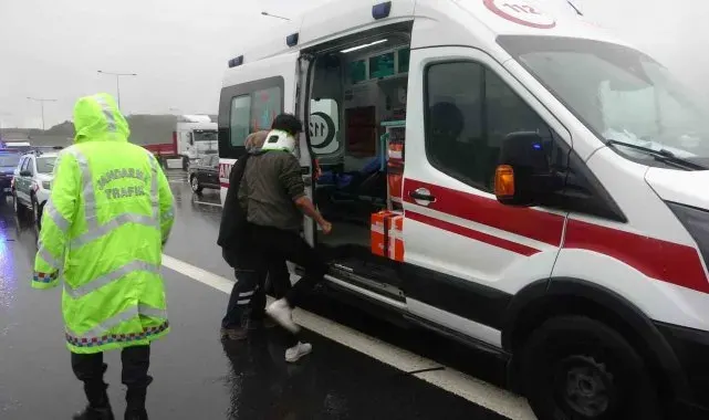 Kuzey Marmara Otoyolu'nda işçi servisi ile ticari taksi çarpıştı: 13 yaralı