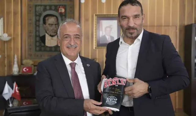 Şampiyon boksörden Rektör Çomaklı'ya teşekkür ziyareti