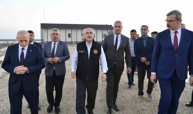 Vali Köşger, Karataş Tarıma Dayalı Sera ve Su Ürünleri OSB'lerinde incelemelerde bulundu