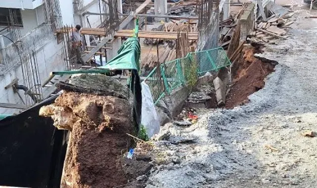İstinat duvarının çökmesi sonrası yolda kırılmalar oldu; inşaat alanı kaydı