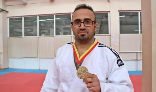 Sokakta keşfettiği öğrencisi gibi kendi de judoda Balkan şampiyonu oldu