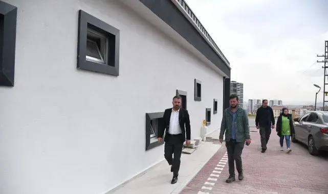 Pursaklar Belediye Başkanı Çetin, yapımı devam eden spor salonunda incelemelerde bulundu