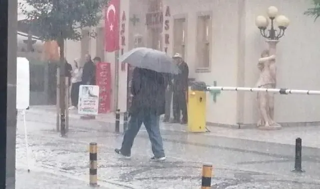 Silivri'de sağanak yağış etkili oluyor