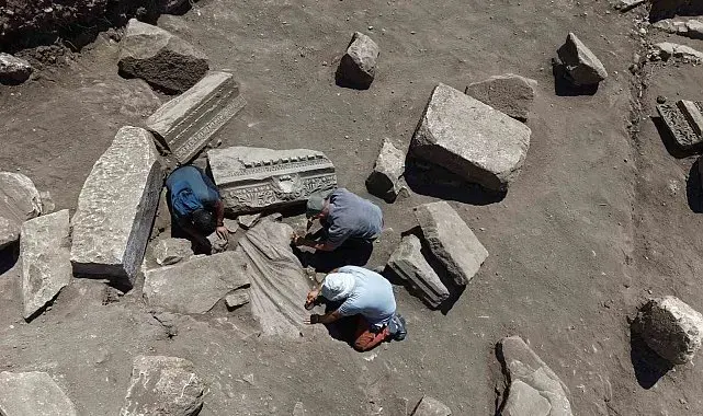 Aspendos'ta şifanın bin 800 yıllık dev heykeli gün yüzüne çıktı