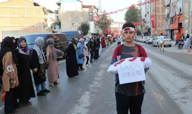 Malatya'da Gazze zinciri yürüyüşü