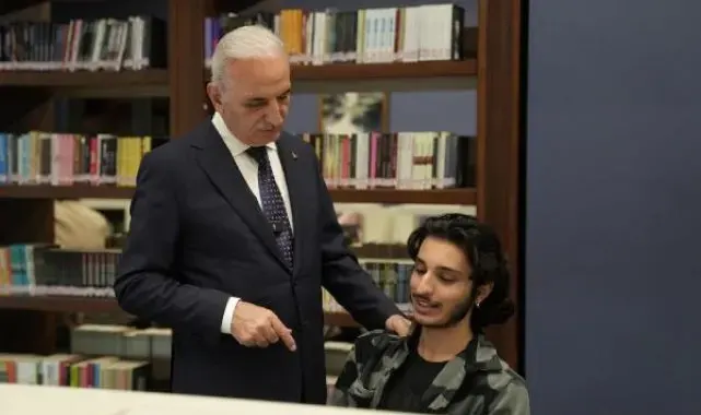 Ümraniye Belediyesi'nden ilk kez üniversiteli olan öğrencilere 7 bin TL eğitim desteği