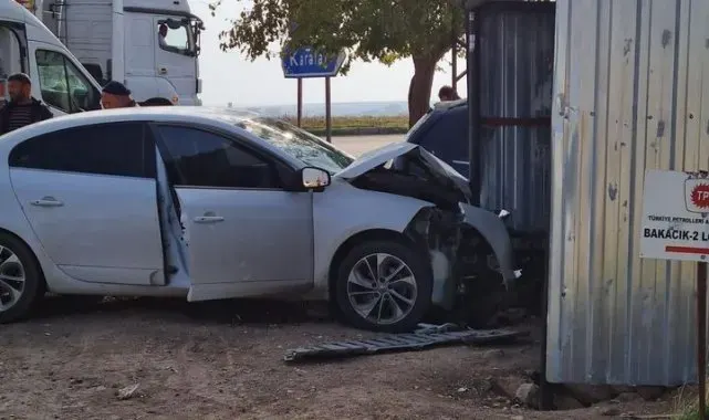 Mardin'de iki otomobil kafa kafaya çarpıştı: 3 yaralı