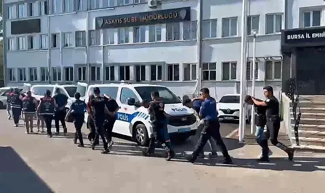 Vatandaşlara zorla hesap açtırıp kara para aklayan şahıslara baskın