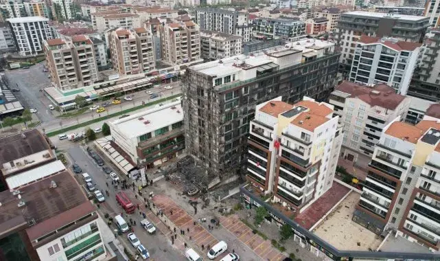 Ofisi yanan vatandaş: "Yangın gündüz olsaydı felaketi yaşardık"