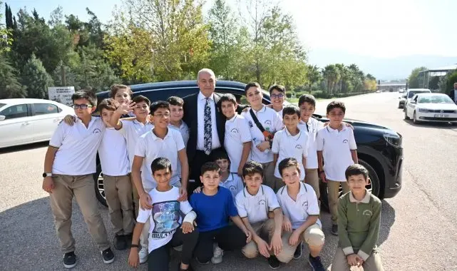 Başkan Kadir Kara, öğrencileri yerli ve milli otomobil Togg ile gezdirdi