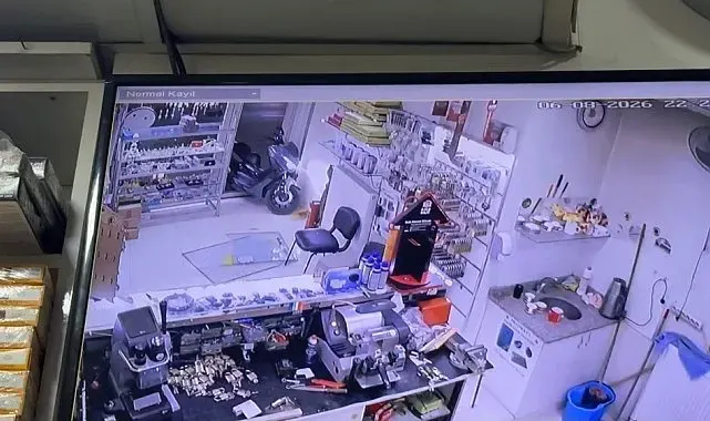 Eskişehir'de motosikletin dükkana girdiği kazanın görüntüleri ortaya çıktı