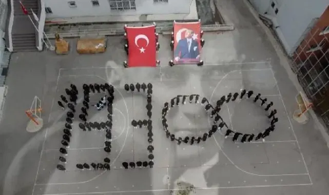 Amasya'da öğrencilerden 10 Kasım koreografisi