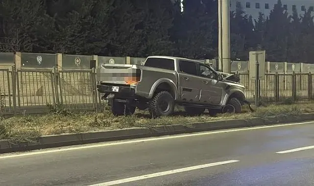 Ön tekerleği arızalandığı iddia edilen arazi aracı PTS direğine çarptı: 1 yaralı