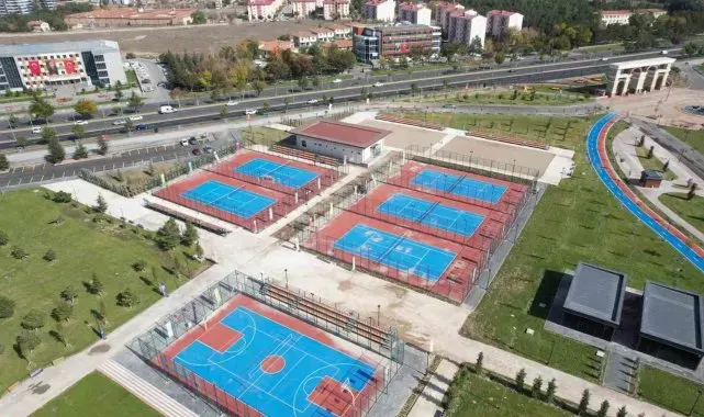 Büyükşehir'den millet bahçesine tenis kortu ve plaj voleybolu tesisi