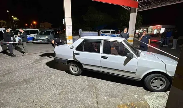 Seyir halindeyken silahla vurulan kadın, otomobilini hastaneye kadar sürdü