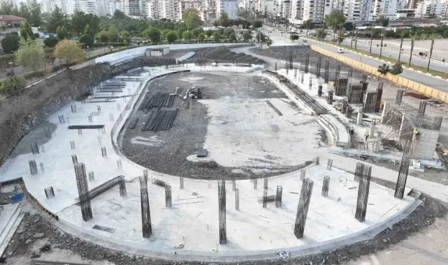 Kumluca Atatürk Stadyumu'nda çalışmalar hızla sürüyor