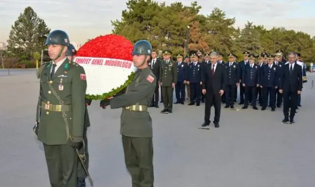 Emniyet teşkilatı Anıtkabir'i ziyaret etti