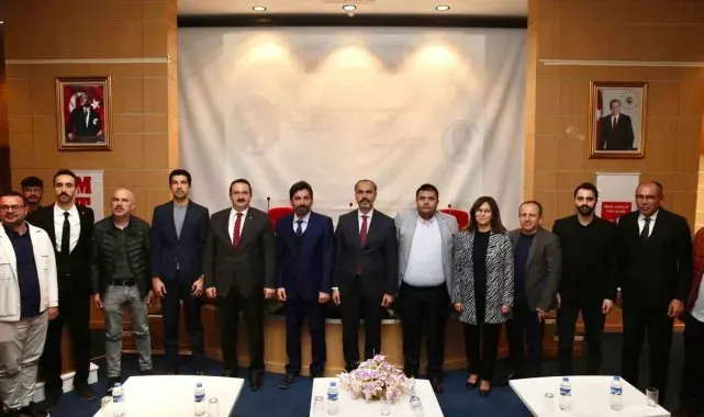 Prof. Dr. Develi, ekonomi başlıklı sunumuyla Siyaset Akademisinin üçüncü konuğu oldu