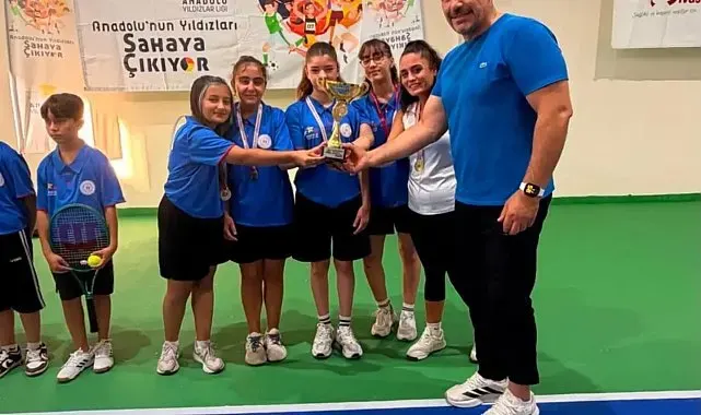 Tenisçiler yarı finale yükseldi