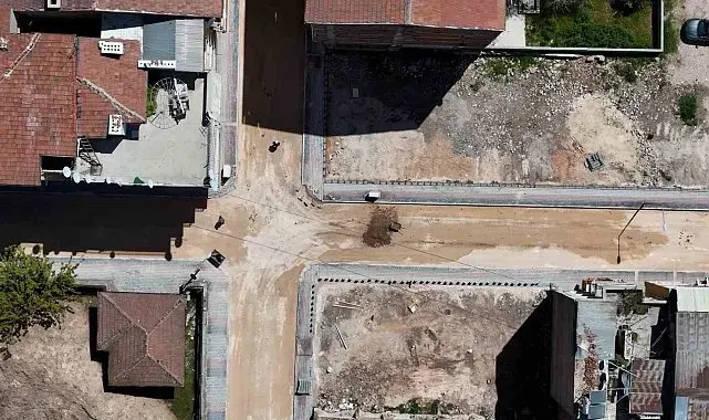Elazığ'da mahallelerde yol ve kaldırım yenileme çalışması