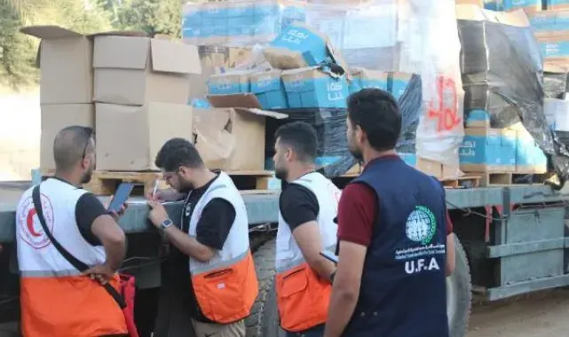 Filistin Kızılayı, insani yardım yüklü 30 kamyonu daha teslim aldı